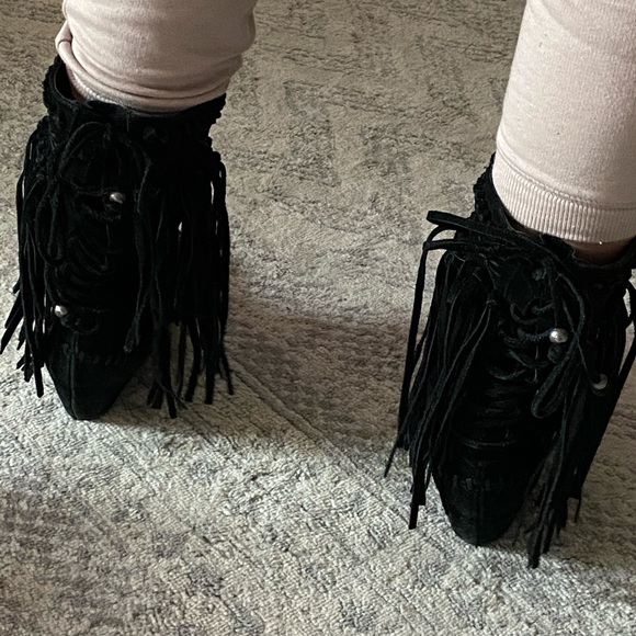 Boots - Picture 3 of 6